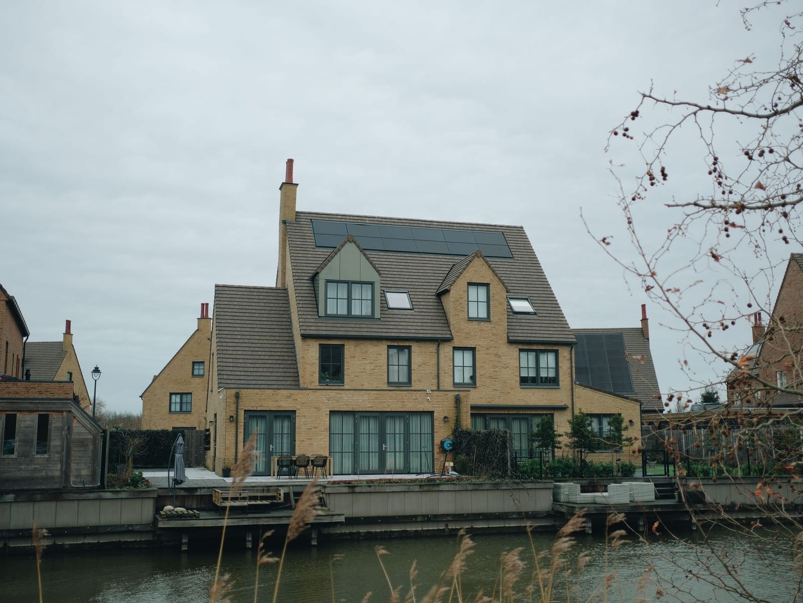 Commercial solar panels for pubs installation, UK rooftop